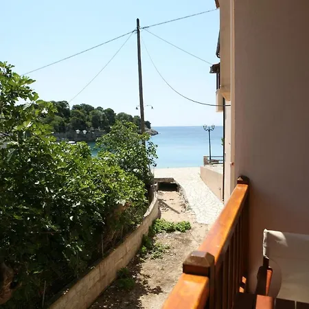 Aristotelis Apartment *